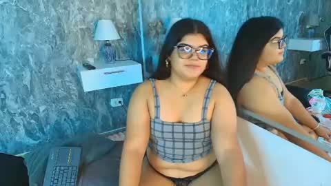 Snapshot of sky_white_ chatting on July 18, 2026, 11:47 am sky_white_ online show from July 18, 2026, 11:47 am