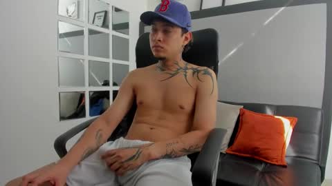 Snapshot of sky_wild chatting on October 22, 2025, 7:57 pm sky_wild online show from October 22, 2025, 7:57 pm