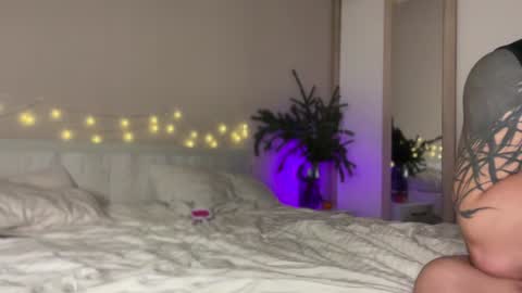 Snapshot of skyffi chatting on December 26, 2024, 8:11 pm GARRY AND SOPHIA online show from December 26, 2024, 8:11 pm