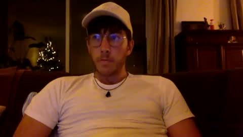 Snapshot of skyisthelimit1995 chatting on December 17, 2025, 8:15 pm skyisthelimit1995 online show from December 17, 2025, 8:15 pm