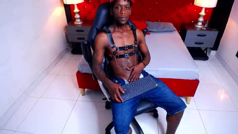 SKYLERBIGXXX online show from October 17, 2025, 4:26 am