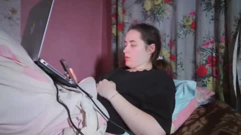 Snapshot of skyressie333 chatting on December 9, 2024, 6:25 pm skyressie333 online show from December 9, 2024, 6:25 pm