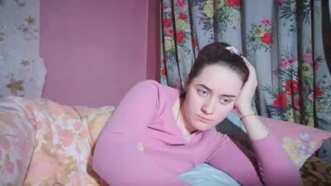 Snapshot of skyressie333 chatting on December 17, 2024, 4:11 pm skyressie333 online show from December 17, 2024, 4:11 pm