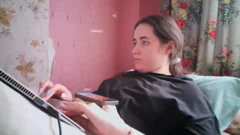 Snapshot of skyressie333 chatting on December 22, 2024, 12:05 pm skyressie333 online show from December 22, 2024, 12:05 pm