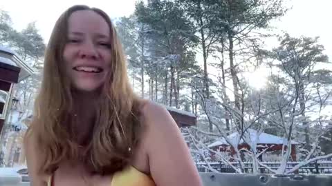 Snapshot of skywinters chatting on January 2, 2025, 3:29 pm Sky Winters online show from January 2, 2025, 3:29 pm