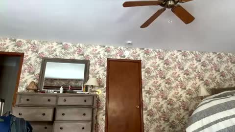 Snapshot of skywinters chatting on January 15, 2025, 3:50 pm Sky Winters online show from January 15, 2025, 3:50 pm