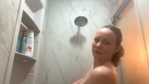 Snapshot of skywinters chatting on February 7, 2025, 10:09 pm Sky Winters online show from February 7, 2025, 10:09 pm