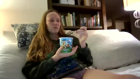 Snapshot of skywinters chatting on September 21, 2025, 12:12 am Sky Winters online show from September 21, 2025, 12:12 am