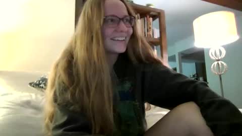 Snapshot of skywinters chatting on September 27, 2025, 9:42 pm Sky Winters online show from September 27, 2025, 9:42 pm