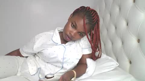 Snapshot of slayslay002 chatting on November 9, 2025, 10:19 pm Rose online show from November 9, 2025, 10:19 pm