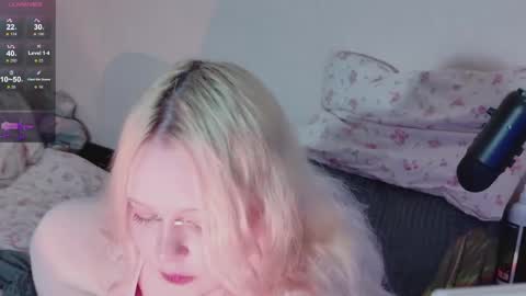 SleepyHeadCat online show from April 7, 2026, 9:15 pm