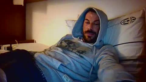 Snapshot of slevin1983 chatting on February 23, 2025, 5:39 pm slevin online show from February 23, 2025, 5:39 pm