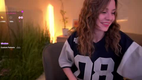 Snapshot of slickmewet chatting on June 4, 2026, 8:37 pm Elise 165cm 50kg online show from June 4, 2026, 8:37 pm