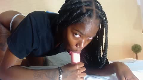 slim_chocobar18 online show from December 12, 2024, 10:42 pm