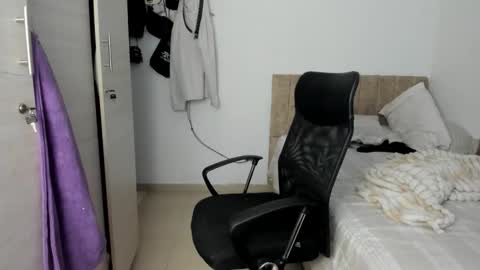 slim_master12 online show from March 4, 2026, 9:43 pm