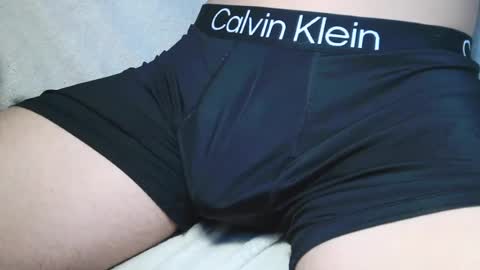 Snapshot of slimhungyvng chatting on July 25, 2026, 4:37 pm slimhungyvng online show from July 25, 2026, 4:37 pm