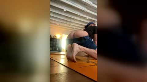 Slim Musclebuns online show from July 25, 2026, 12:36 pm