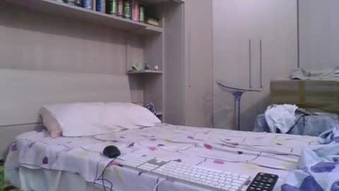 SlimTeaser089 online show from June 12, 2026, 4:17 pm