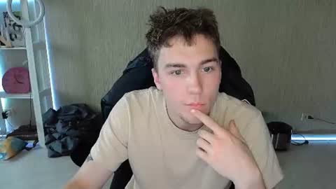 Snapshot of slippery_baby chatting on July 6, 2026, 5:04 pm Mila online show from July 6, 2026, 5:04 pm