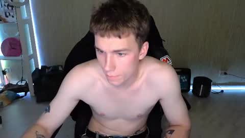 Snapshot of slippery_baby chatting on July 10, 2026, 9:28 pm Mila online show from July 10, 2026, 9:28 pm
