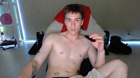 Snapshot of slippery_baby chatting on July 13, 2026, 9:50 pm Mila online show from July 13, 2026, 9:50 pm