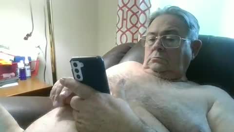 slippery_duck online show from December 21, 2024, 2:04 pm