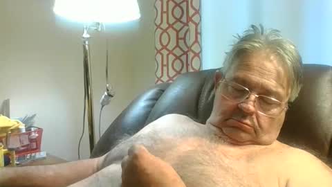 slippery_duck online show from November 9, 2025, 1:42 pm