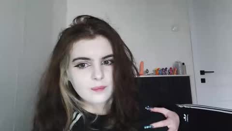 Snapshot of sloomonata chatting on September 15, 2025, 9:09 am sloomonata online show from September 15, 2025, 9:09 am