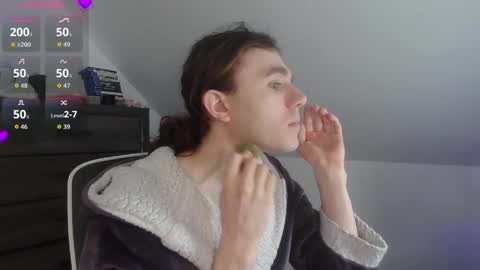 Natsu online show from March 23, 2026, 4:44 pm