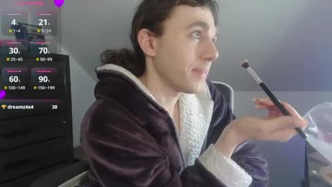 Natsu online show from March 24, 2026, 3:06 pm