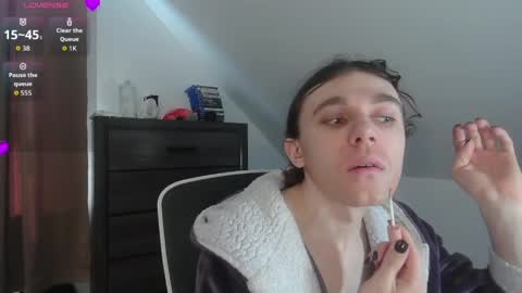 Natsu online show from April 2, 2026, 4:04 pm