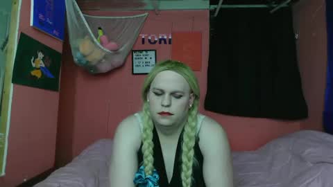 Snapshot of sluttytorismith chatting on February 12, 2025, 5:37 am Tori Smith online show from February 12, 2025, 5:37 am