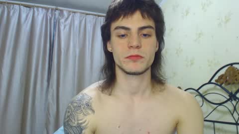 Snapshot of sly_gus chatting on October 7, 2025, 3:42 pm Gus online show from October 7, 2025, 3:42 pm