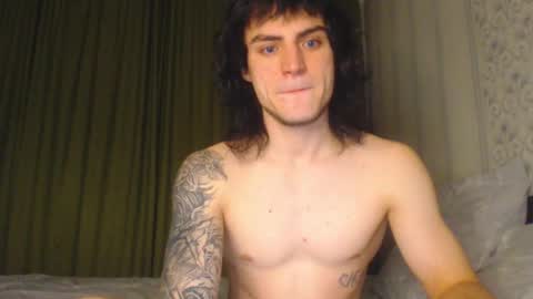 Snapshot of sly_gus chatting on October 22, 2025, 10:09 pm Gus online show from October 22, 2025, 10:09 pm