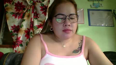 Snapshot of small_boobs59 chatting on February 15, 2026, 8:46 am Lovewella online show from February 15, 2026, 8:46 am