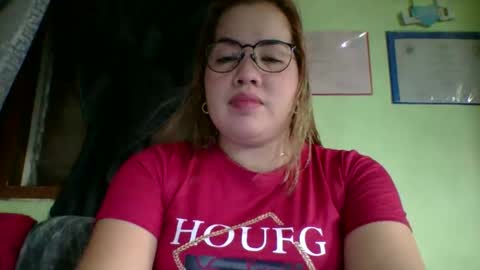 Snapshot of small_boobs59 chatting on March 4, 2026, 7:58 am Lovewella online show from March 4, 2026, 7:58 am