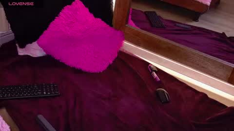small_cherry_ online show from June 20, 2026, 10:07 am