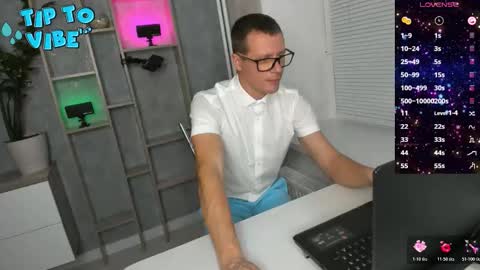 Snapshot of smallnipples chatting on December 4, 2025, 6:16 pm Alex online show from December 4, 2025, 6:16 pm