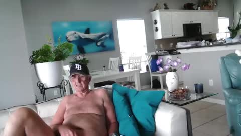 Snapshot of smallpenisbigtongue chatting on April 2, 2026, 4:04 pm Daddy online show from April 2, 2026, 4:04 pm