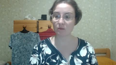 smart_rose online show from April 14, 2026, 7:20 pm