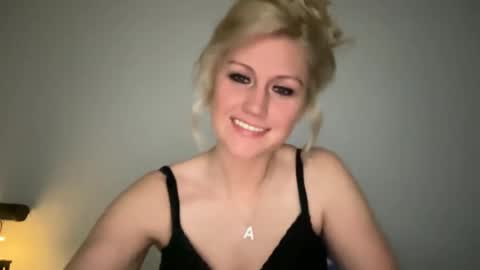 smexxii93 online show from February 13, 2026, 3:57 am