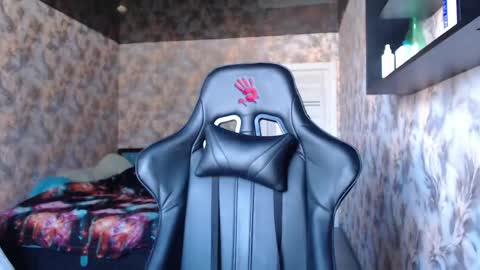 smile_cute_fox online show from June 1, 2026, 1:51 am