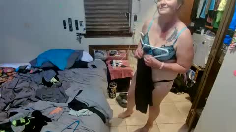 Snapshot of smilefame123 chatting on February 4, 2025, 12:55 pm Smile Fa Me online show from February 4, 2025, 12:55 pm