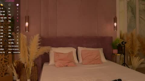 Mia online show from May 20, 2026, 5:24 am