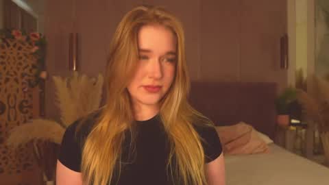 Mia online show from May 26, 2026, 5:25 am