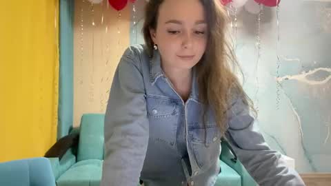 smiling_riddle online show from February 17, 2025, 5:43 pm