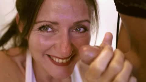 Snapshot of smilinglove chatting on October 18, 2025, 11:44 am Tati San online show from October 18, 2025, 11:44 am