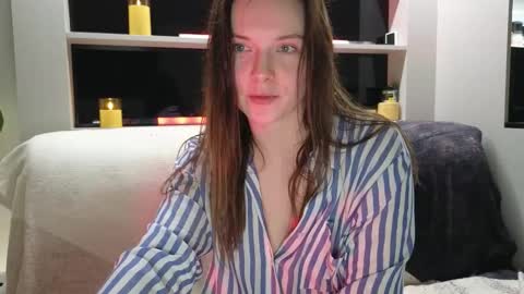 Snapshot of smilym chatting on November 9, 2025, 2:37 pm smilym online show from November 9, 2025, 2:37 pm