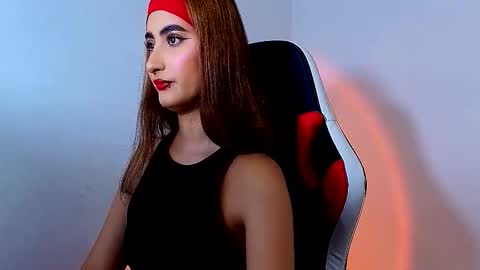 Snapshot of smm_hll chatting on November 20, 2025, 11:15 pm S A L O M M E online show from November 20, 2025, 11:15 pm