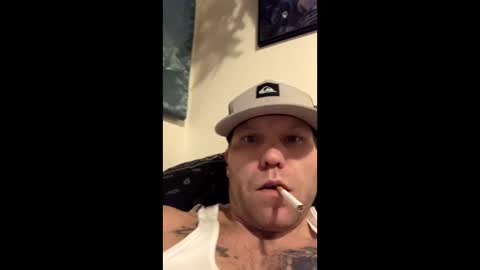 Snapshot of smoke4daddy chatting on January 19, 2025, 10:39 pm Smoke4Daddy online show from January 19, 2025, 10:39 pm